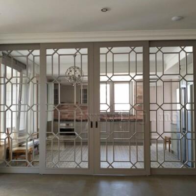 Uși glisante la comanda