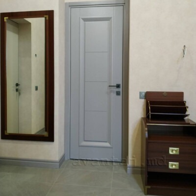 Uși din lemn de mahon (roșu)