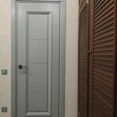 Uși din lemn de mahon (roșu)