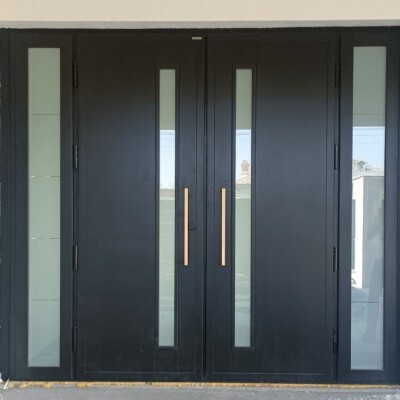 Входные двери из красного дерева на заказ Кишинёв