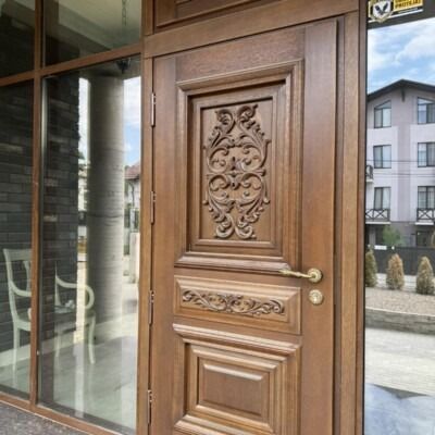 Uși de intrare din lemn de mahon (roșu)