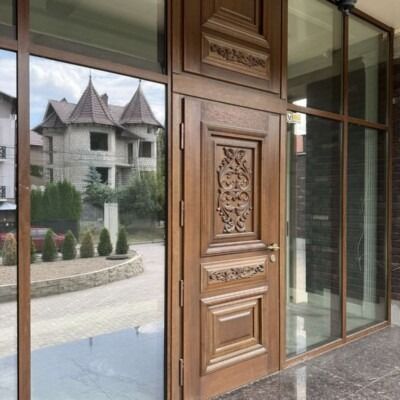 Uși de intrare din lemn de mahon (roșu)