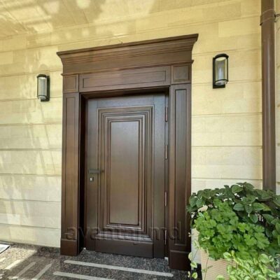 Usi de intrare din mahon la comanda Chisinau 